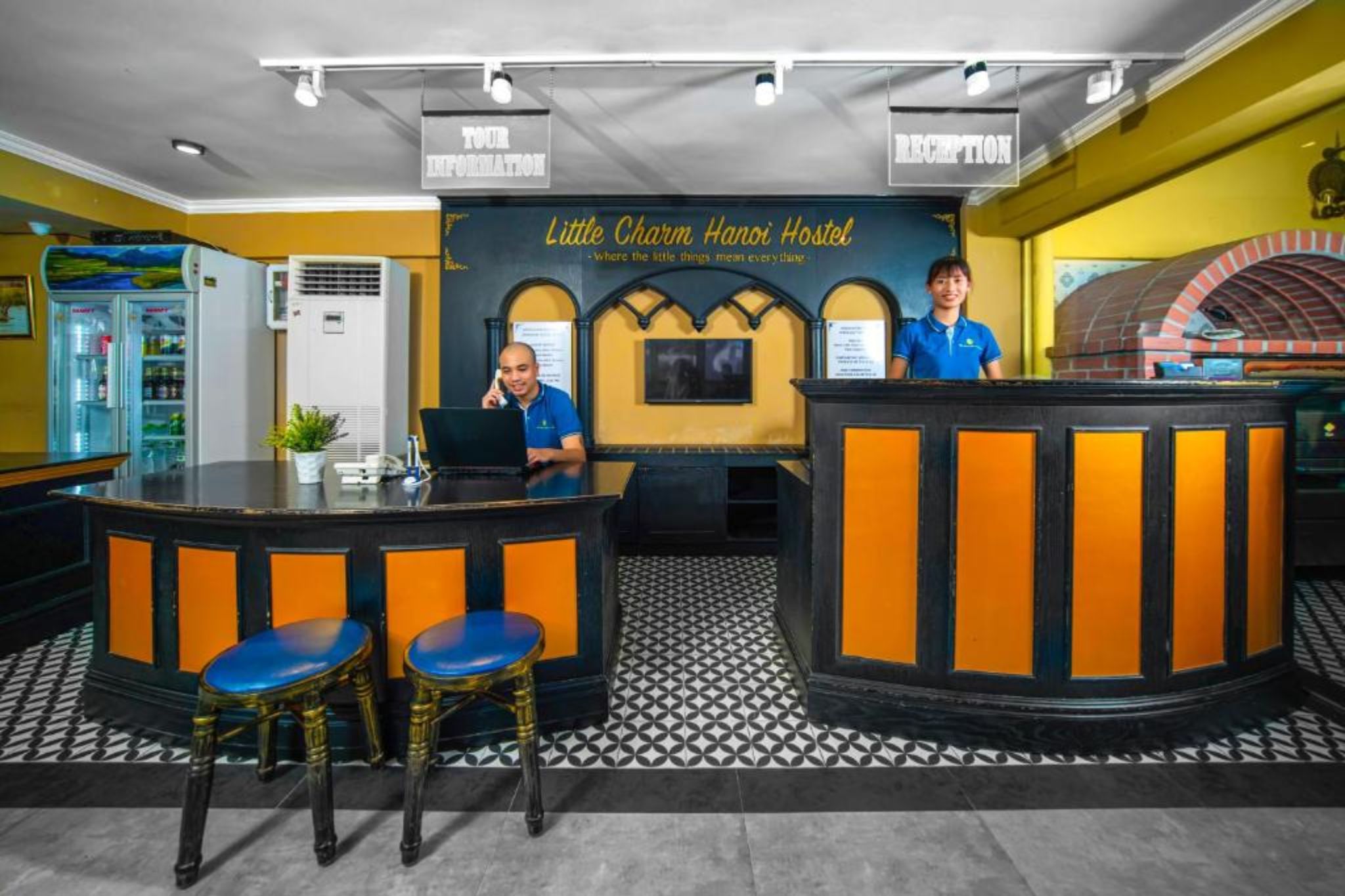 thiêt kế quầy lễ tân hostel 6